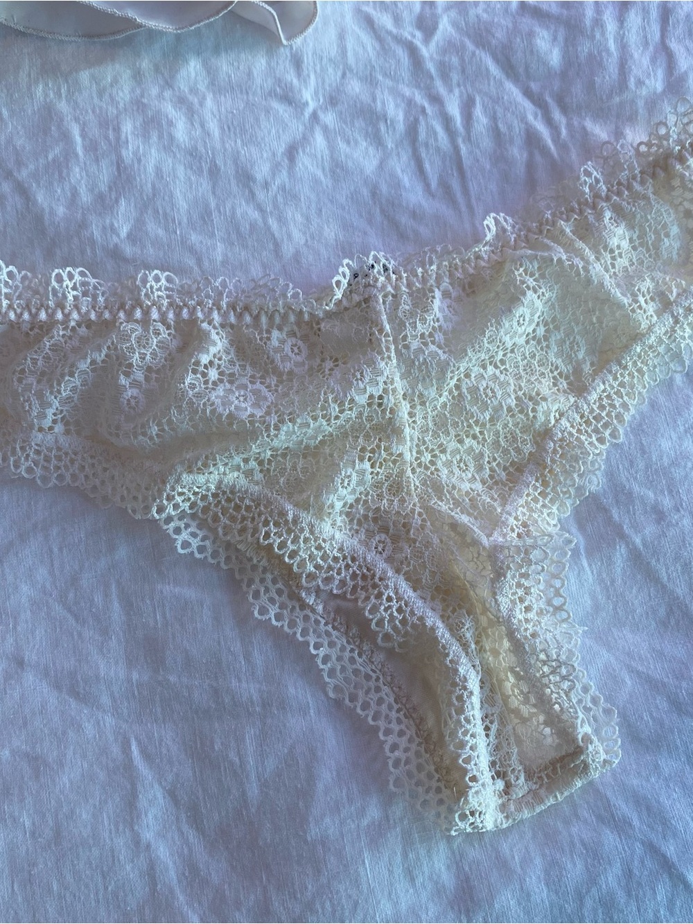 Intimissimi Cream Lace Bralette, Panties and Short Set - Picture 6 of 14